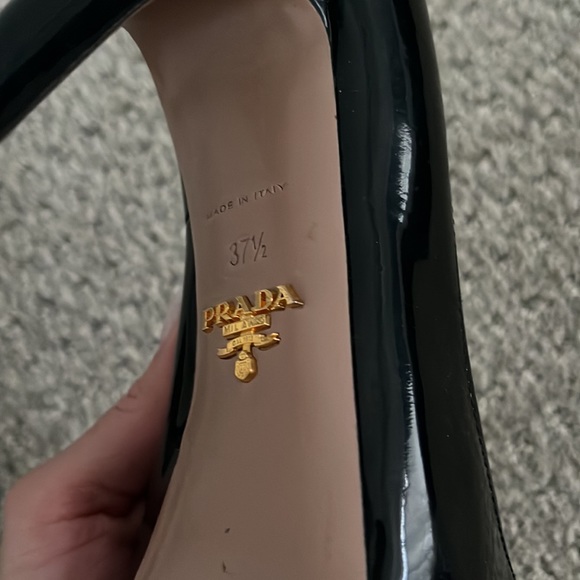 Authentic Prada patent leather heels - Picture 6 of 8